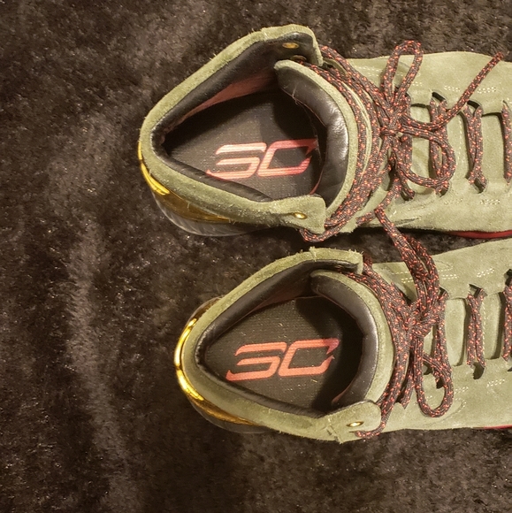 Under armour shoes - Picture 3 of 4